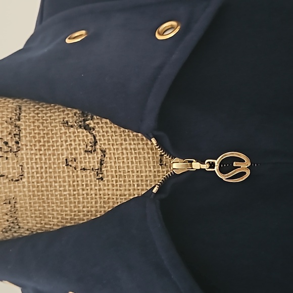 St. John Sport Suede, Size L. - Picture 3 of 16